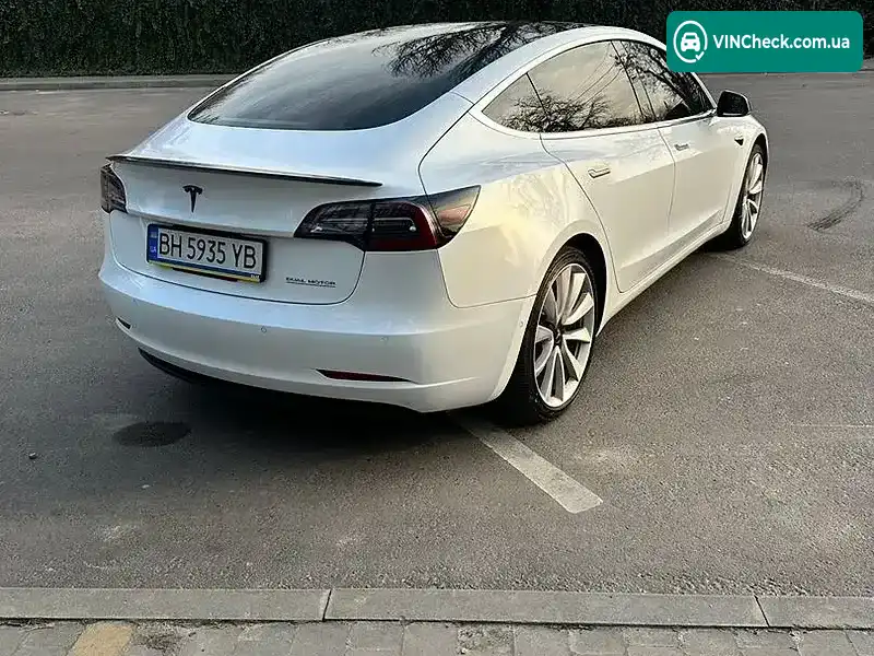Tesla Model 3 2019, фото з оголошення 2 з 18, VIN 5YJ3E1EB8KF487886