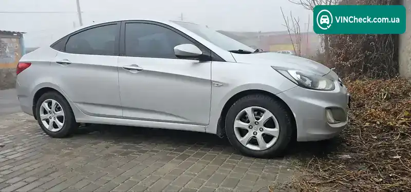 Hyundai Accent 2011, фото з оголошення 2 з 10, VIN Z94CU41CBBR070724