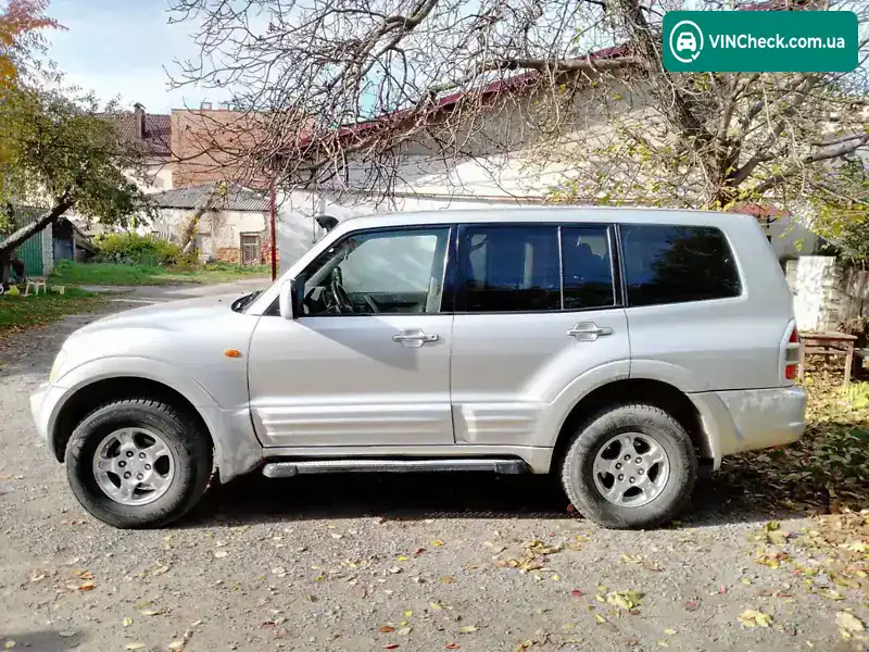Mitsubishi Pajero 2000, фото з оголошення 2 з 8, VIN JMBLNV78W1J006108