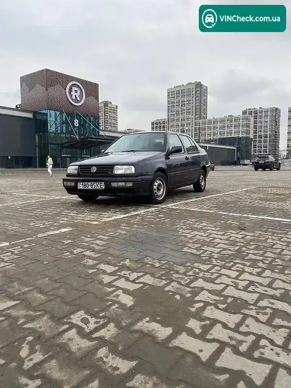Volkswagen Vento 1996, фото з оголошення 1 з 7, VIN WVWZZZ1HZTW445905