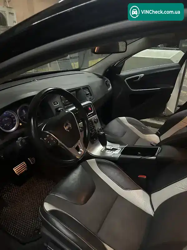 Volvo V60 2011, фото з оголошення 2 з 12, VIN YV1FW88A0C1062273
