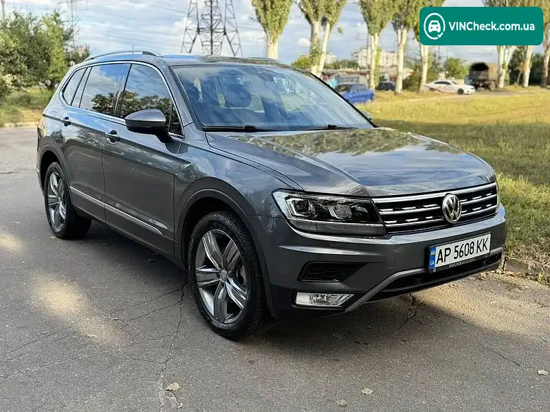 Volkswagen Tiguan 2021, фото з оголошення 2 з 12, VIN 3VV3B7AX6MM083191