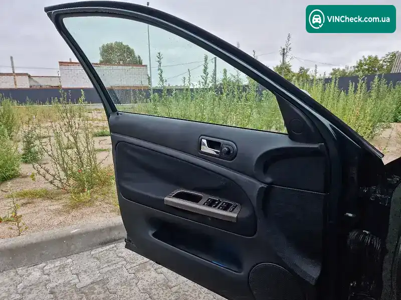 Volkswagen Passat 1998, фото з оголошення 2 з 16, VIN WVWZZZ3BZXE127999