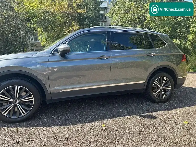 Volkswagen Tiguan 2018, фото з оголошення 2 з 11, VIN 3VV4B7AX3JM191901