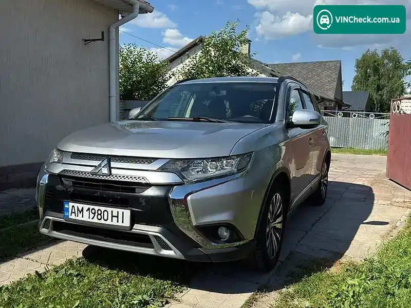 Mitsubishi Outlander 2019, фото з оголошення 2 з 19, VIN JA4AD3A32KZ043797