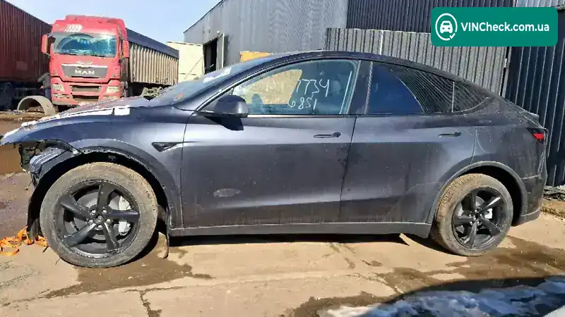 Tesla Model Y 2025, фото з оголошення 1 з 12, VIN 7SAYGDEE2TF336851