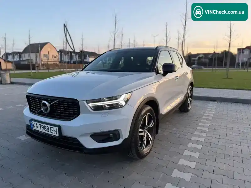 Volvo XC40 2021, фото з оголошення 2 з 21, VIN YV1XZK9VCN2676111
