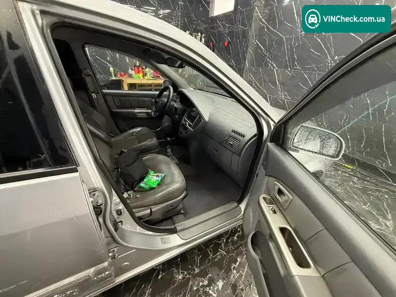 Kia Carens 2005, фото з оголошення 2 з 9, VIN KNEFC524155384680