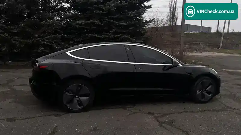 Tesla Model 3 2018, фото з оголошення 2 з 8, VIN 5YJ3E1EA5JF152557