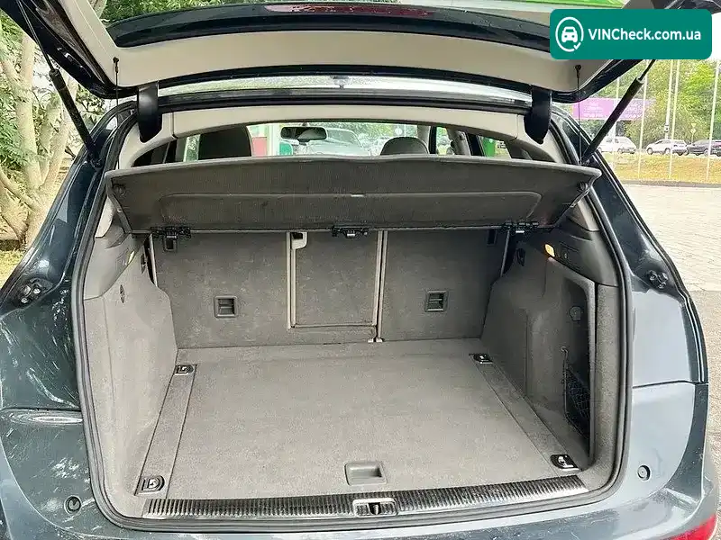 Audi Q5 2009, фото з оголошення 2 з 10, VIN WA1LKAFP8AA036283