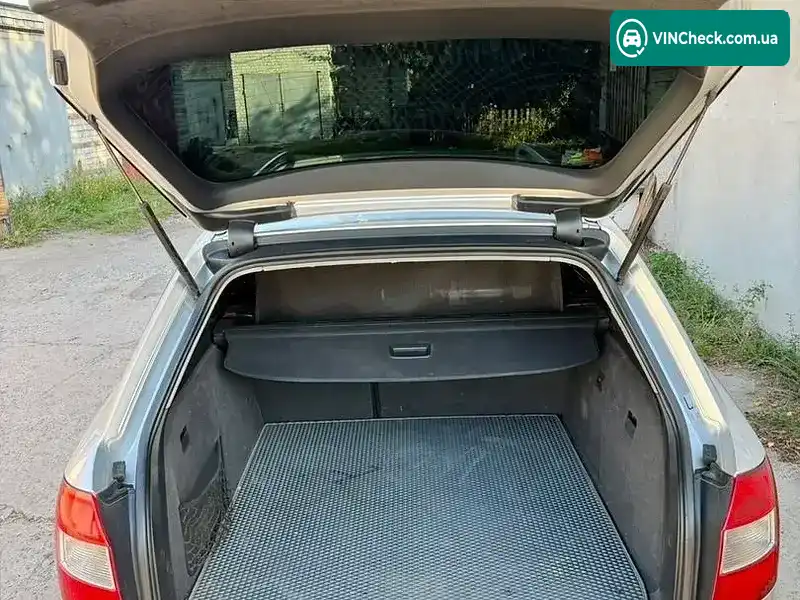 Audi A4 2004, фото з оголошення 1 з 19, VIN WAUZZZ8E75A002179