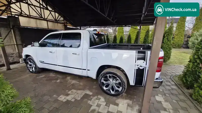 Ram 1500 2022, фото з оголошення 2 з 10, VIN 1C6SRFHM4NN365906