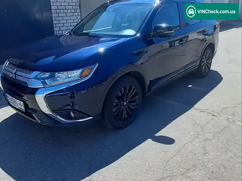 Mitsubishi Outlander 2020, фото з оголошення 2 з 18, VIN JA4AD3A35LZ035288