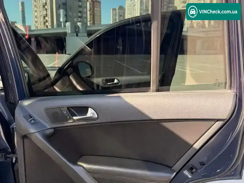 Volkswagen Tiguan 2011, фото з оголошення 2 з 21, VIN WVGAV7AX8BW551895