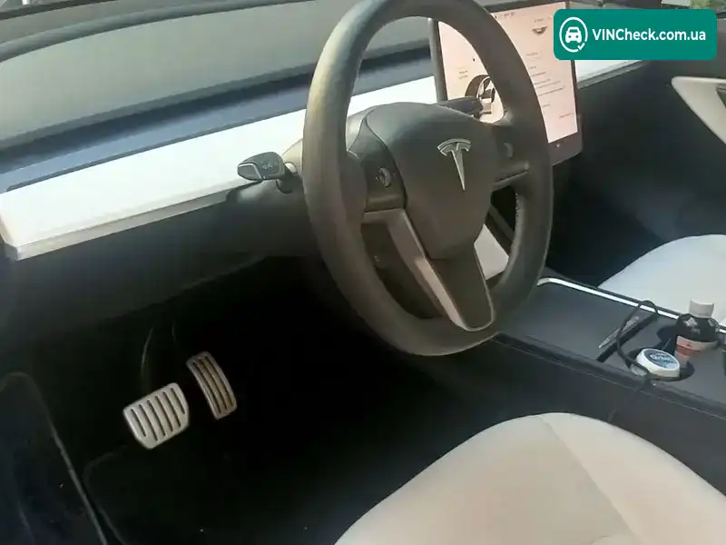 Tesla Model Y 2022, фото з оголошення 2 з 15, VIN 7SAYGDEF0NF358309