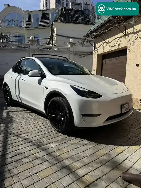 Tesla Model Y 2022, фото з оголошення 2 з 12, VIN 7SAYGDEE6NF355356