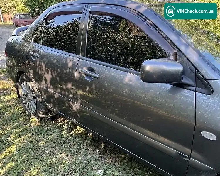 Mitsubishi Lancer 2004, фото з оголошення 2 з 15, VIN JMBSNCS3A5U003236