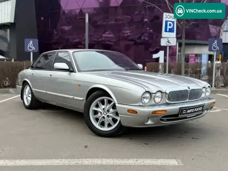 Jaguar XJ 2000, фото з оголошення 1 з 21, VIN SAJJJALG4CR848260