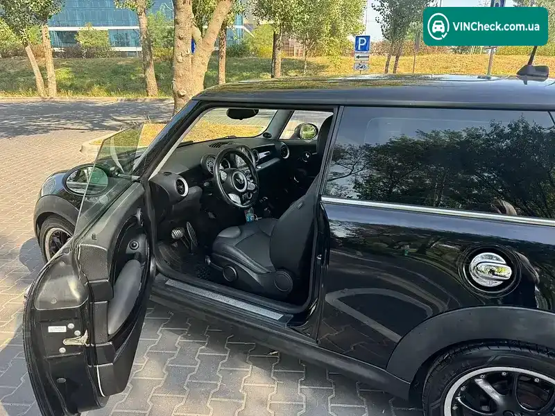 MINI Hatch 2010, фото з оголошення 2 з 8, VIN WMWMF7C5XATZ73173