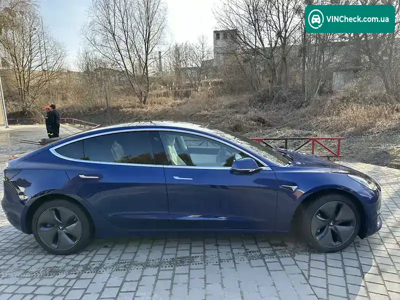 Tesla Model 3 2019, фото з оголошення 2 з 13, VIN 5YJ3E1EB4LF639406