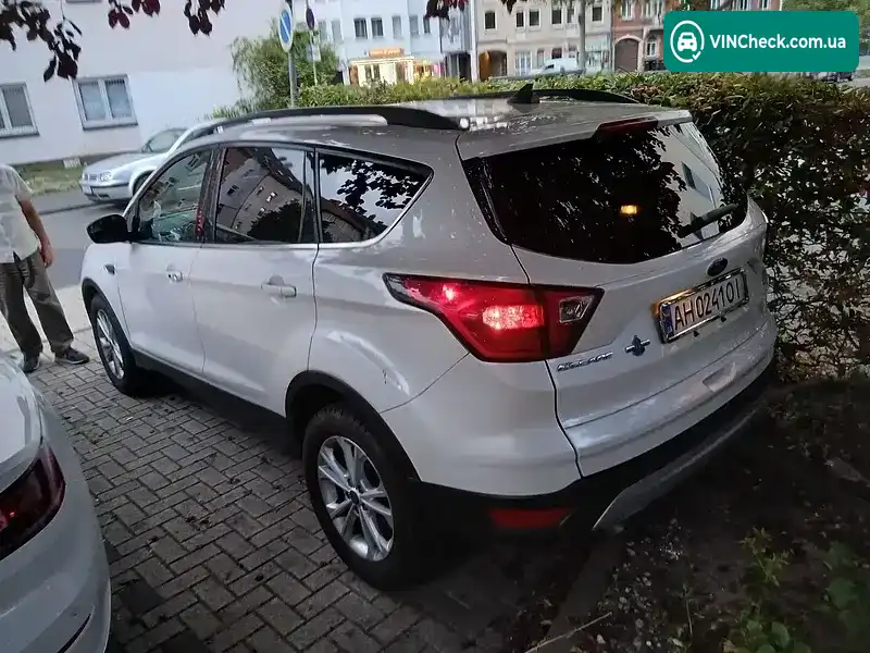 Ford Escape 2018, фото з оголошення 2 з 13, VIN 1FMCU0HD1KUA01917