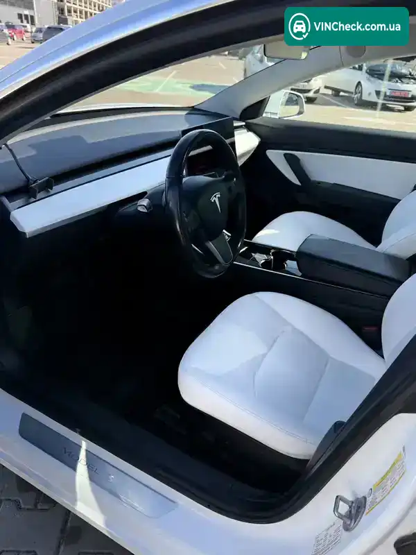 Tesla Model 3 2019, фото з оголошення 2 з 20, VIN 5YJ3E1EB3KF213589