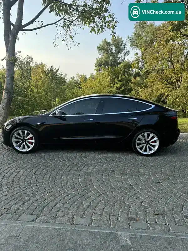 Tesla Model 3 2018, фото з оголошення 2 з 21, VIN 5YJ3E1EAXJF036495