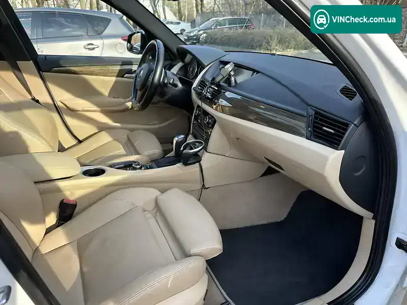 BMW X1 2014, фото з оголошення 2 з 13, VIN WBAVM5C58EVV92379