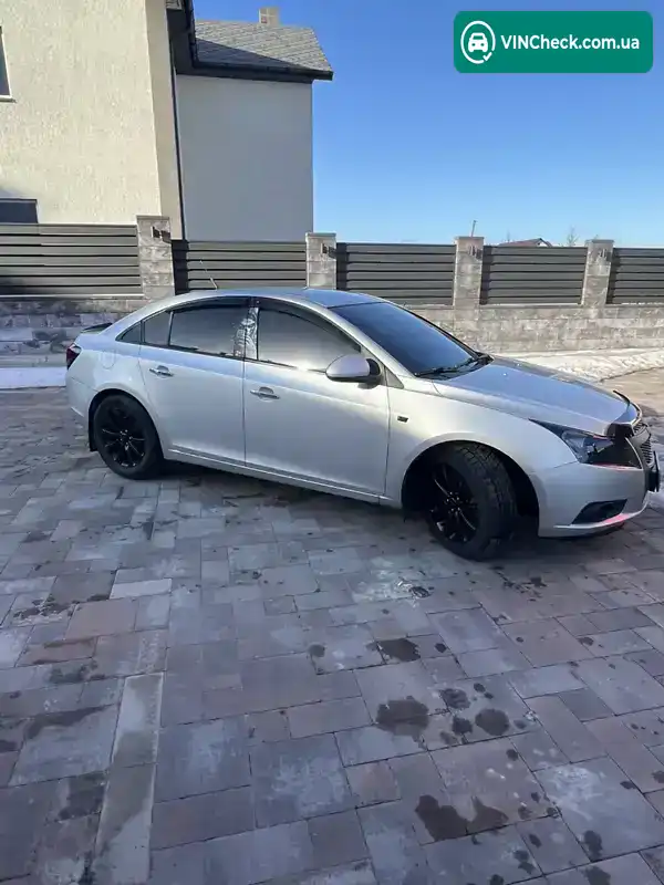 Chevrolet Cruze 2010, фото з оголошення 2 з 10, VIN KL1JA6959AK722200