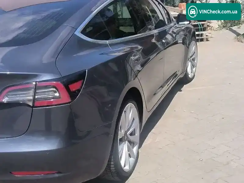 Tesla Model 3 2018, фото з оголошення 2 з 20, VIN 5YJ3E1EA6JF042827