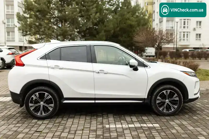Mitsubishi Eclipse Cross 2019, фото з оголошення 2 з 20, VIN JA4AT5AA0KZ047716