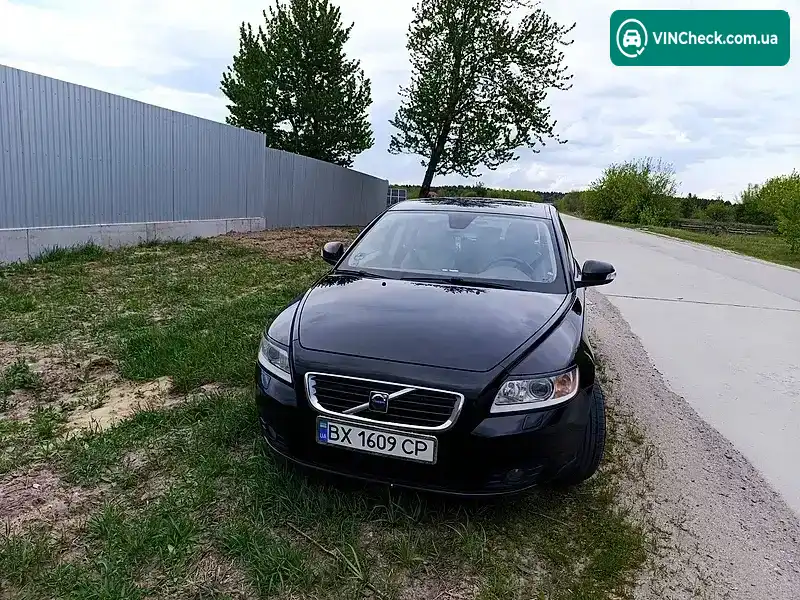 Volvo V50 2010, фото з оголошення 2 з 11, VIN YV1MW76F2A2578557