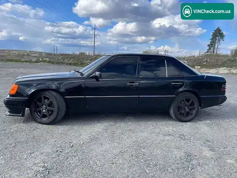 Mercedes-Benz E-Class 1992, фото з оголошення 2 з 13, VIN WDB1240301B727485