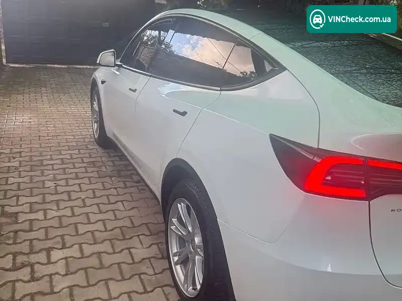 Tesla Model Y 2023, фото з оголошення 2 з 15, VIN 7SAYGDEE2PA080309