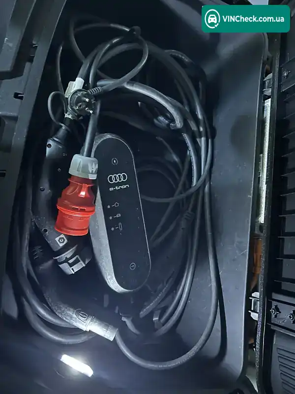 Audi e-tron 2021, фото з оголошення 2 з 18, VIN WAUZZZGE0MB028116