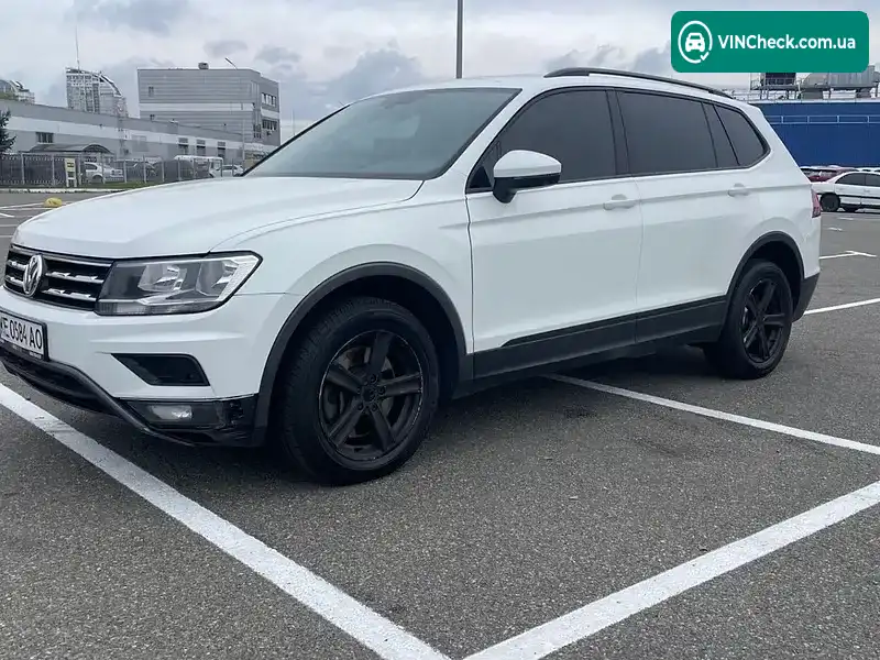 Volkswagen Tiguan 2017, фото з оголошення 1 з 15, VIN 3VV0B7AXXJM006855