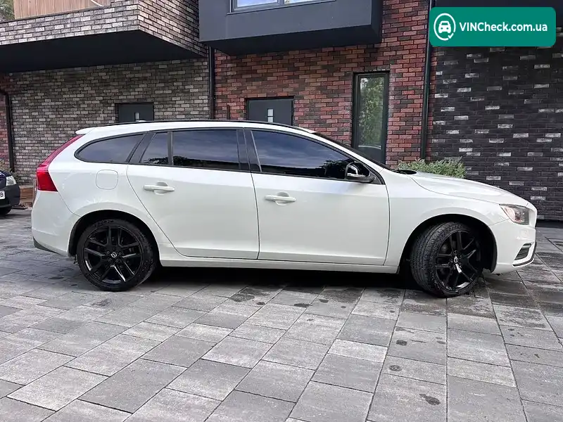 Volvo V60 2017, фото з оголошення 2 з 14, VIN YV140MEL1J2392563