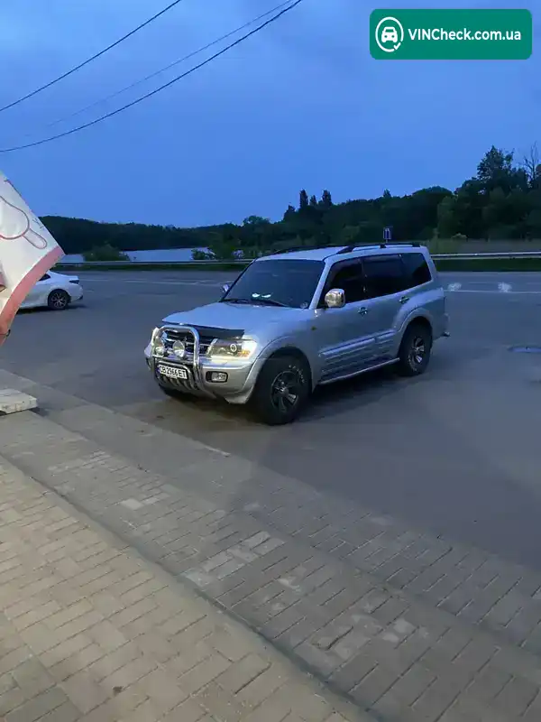 Mitsubishi Pajero 2001, фото з оголошення 2 з 18, VIN JMBLYV75W1J001742
