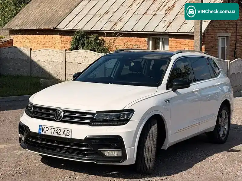 Volkswagen Tiguan 2018, фото з оголошення 1 з 15, VIN 3VV4B7AX7KM017752
