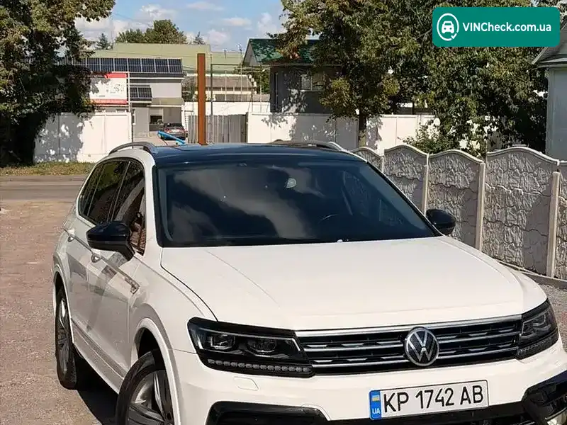 Volkswagen Tiguan 2018, фото з оголошення 2 з 15, VIN 3VV4B7AX7KM017752
