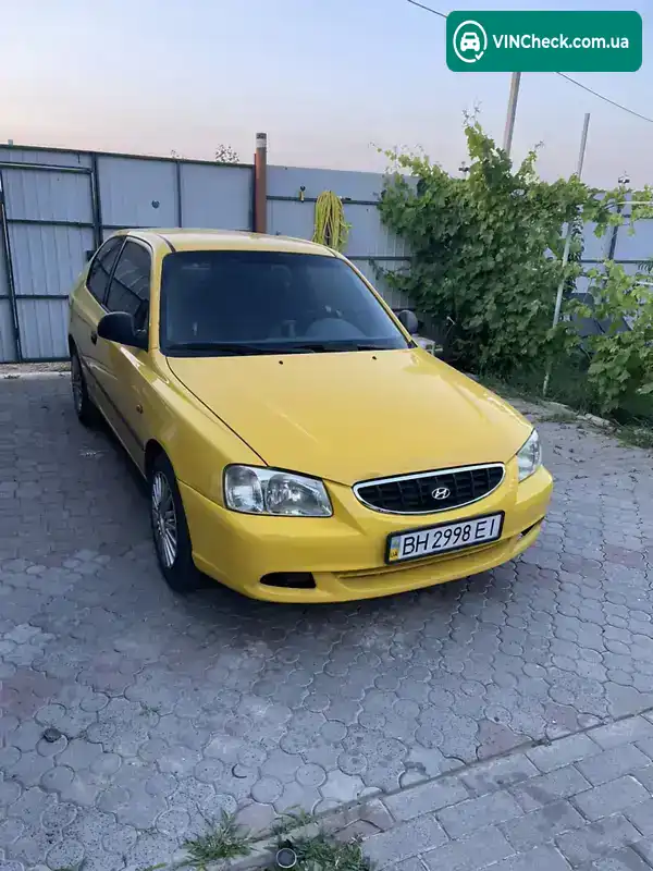 Hyundai Accent 2002, фото з оголошення 2 з 14, VIN KMHCF31GP2U212366