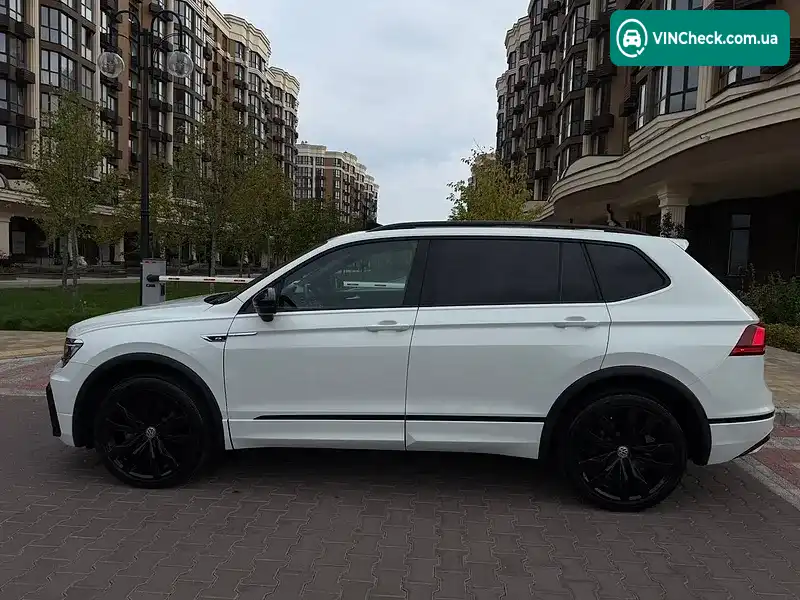 Volkswagen Tiguan 2021, фото з оголошення 2 з 20, VIN 3VV2B7AX5MM106231
