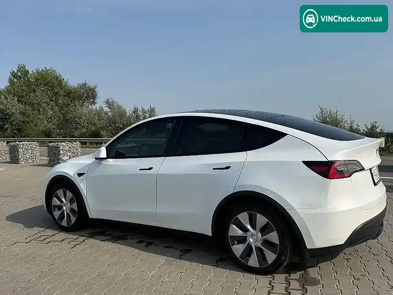 Tesla Model Y 2021, фото з оголошення 2 з 13, VIN 5YJYGDEE3MF106749