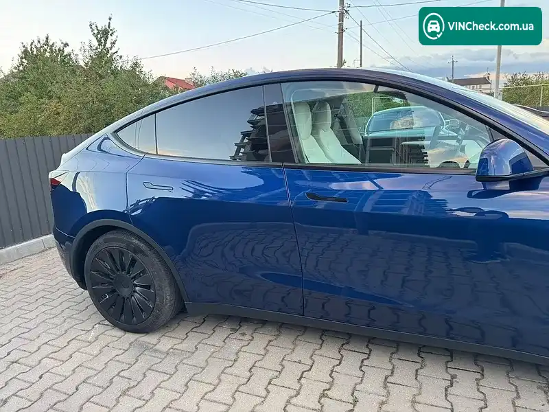 Tesla Model Y 2024, фото з оголошення 2 з 20, VIN 7SAYGDEE7RF005563