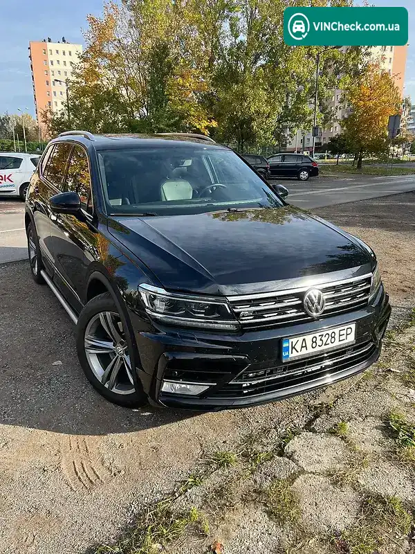 Volkswagen Tiguan 2018, фото з оголошення 2 з 20, VIN 3VV2B7AX8KM040772