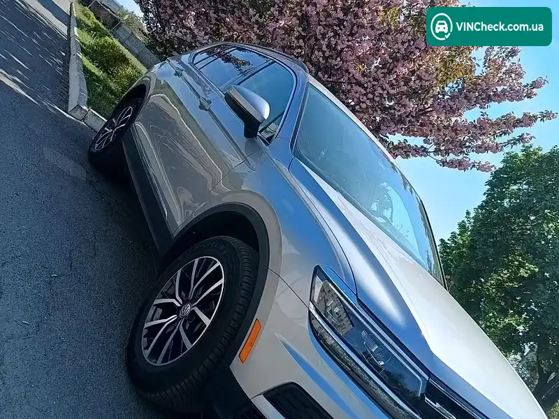 Volkswagen Tiguan 2020, фото з оголошення 2 з 20, VIN 3VV3B7AX9LM124931
