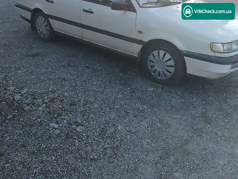 Volkswagen Passat 1994, фото з оголошення 1 з 4, VIN WVWZZZ3AZRB175450