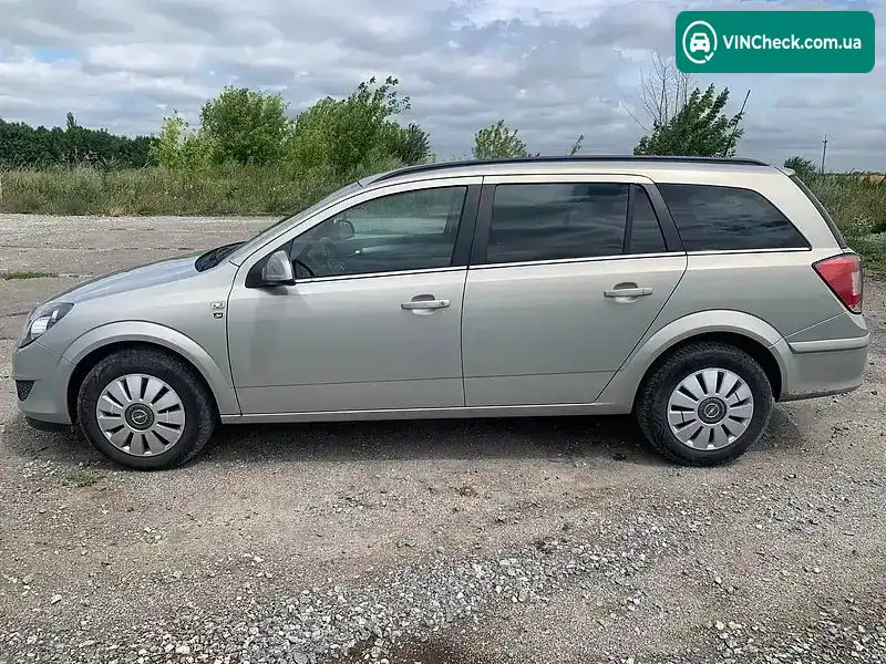 Opel Astra 2010, фото з оголошення 2 з 20, VIN W0L0AHL35B2050789