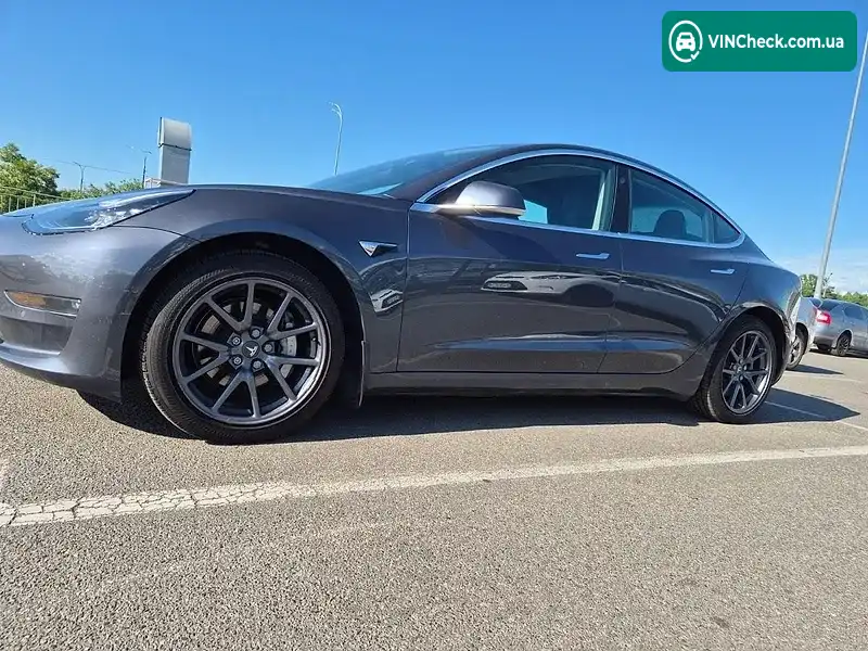 Tesla Model 3 2019, фото з оголошення 2 з 13, VIN 5YJ3E1EB2KF432771