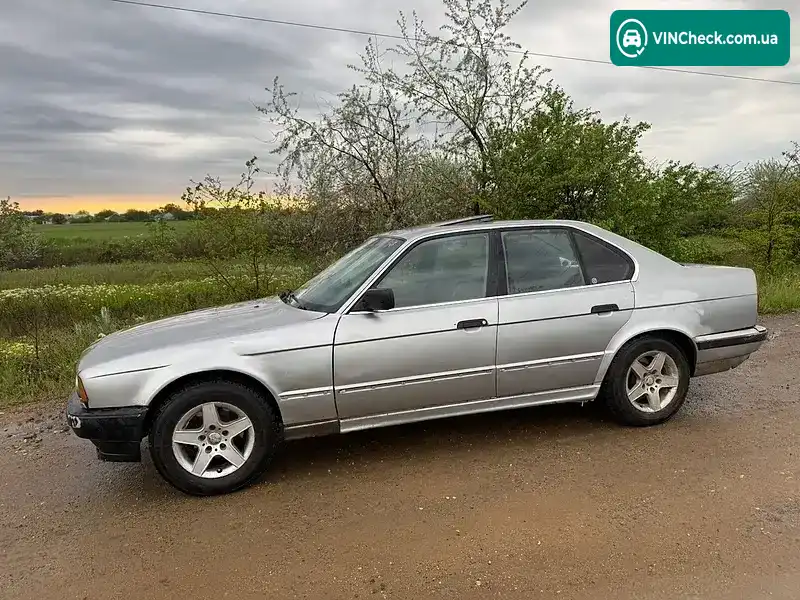 BMW 5 Series 1989, фото з оголошення 1 з 10, VIN WBAHB110703985524